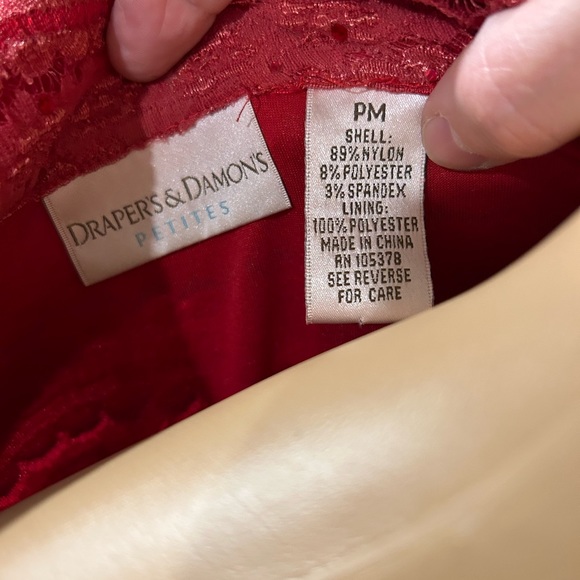 Draper’s & Damon’s petites zip up top (red w/sequins) Sz PM - Picture 8 of 10